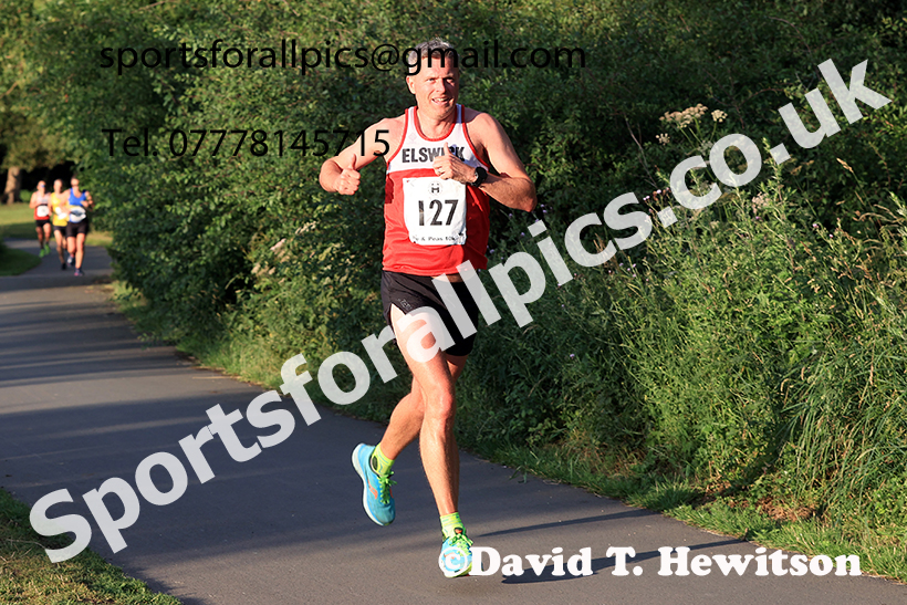 The 2025 Tynedale Pie n Peas 10k Road Race, Ovington to Low Prudhoe, Northumberland. Photo: David T. Hewitson/Sports for All Pics